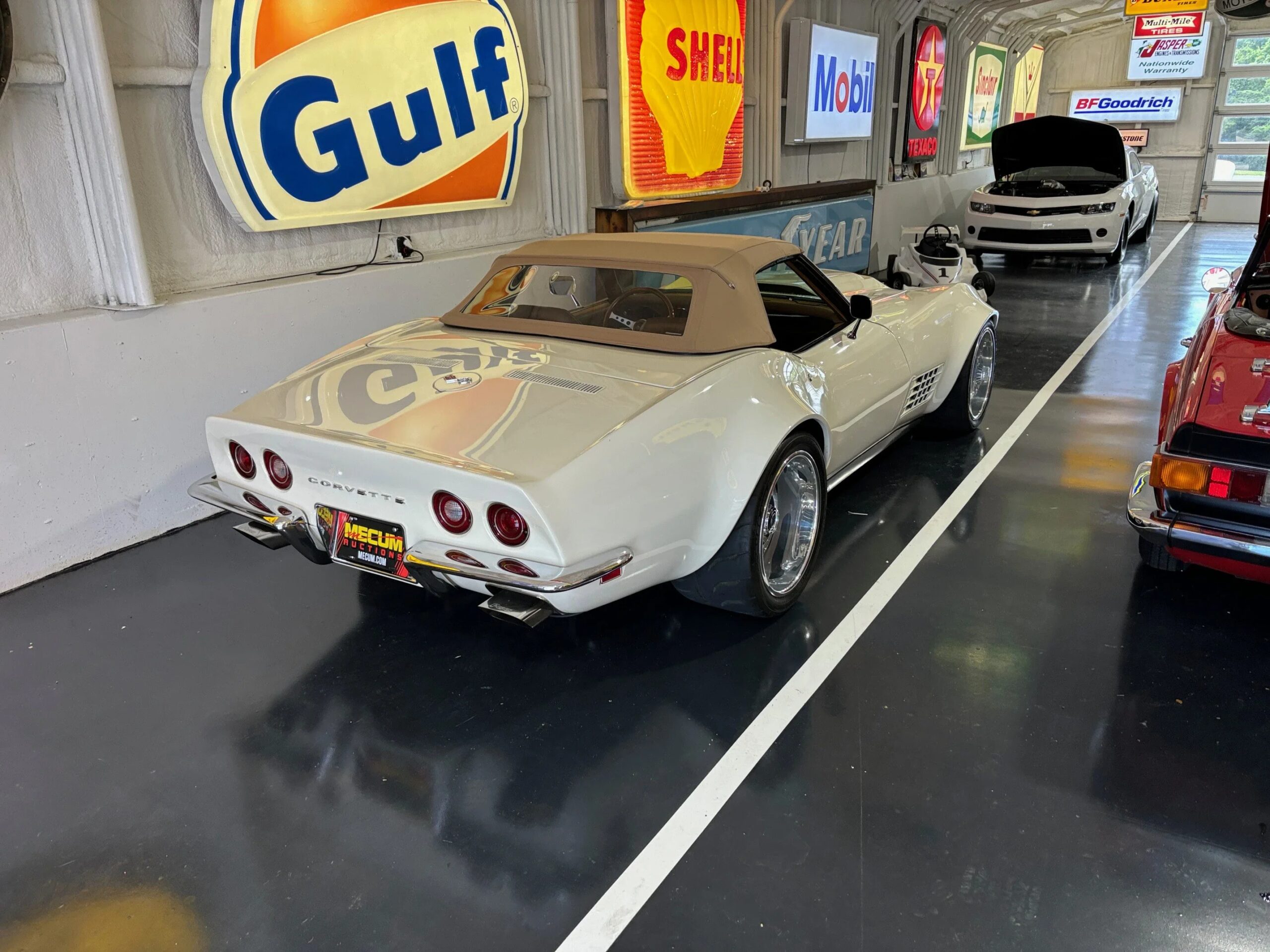 Chevrolet-Corvette-convertible-1972-White-Tan-71