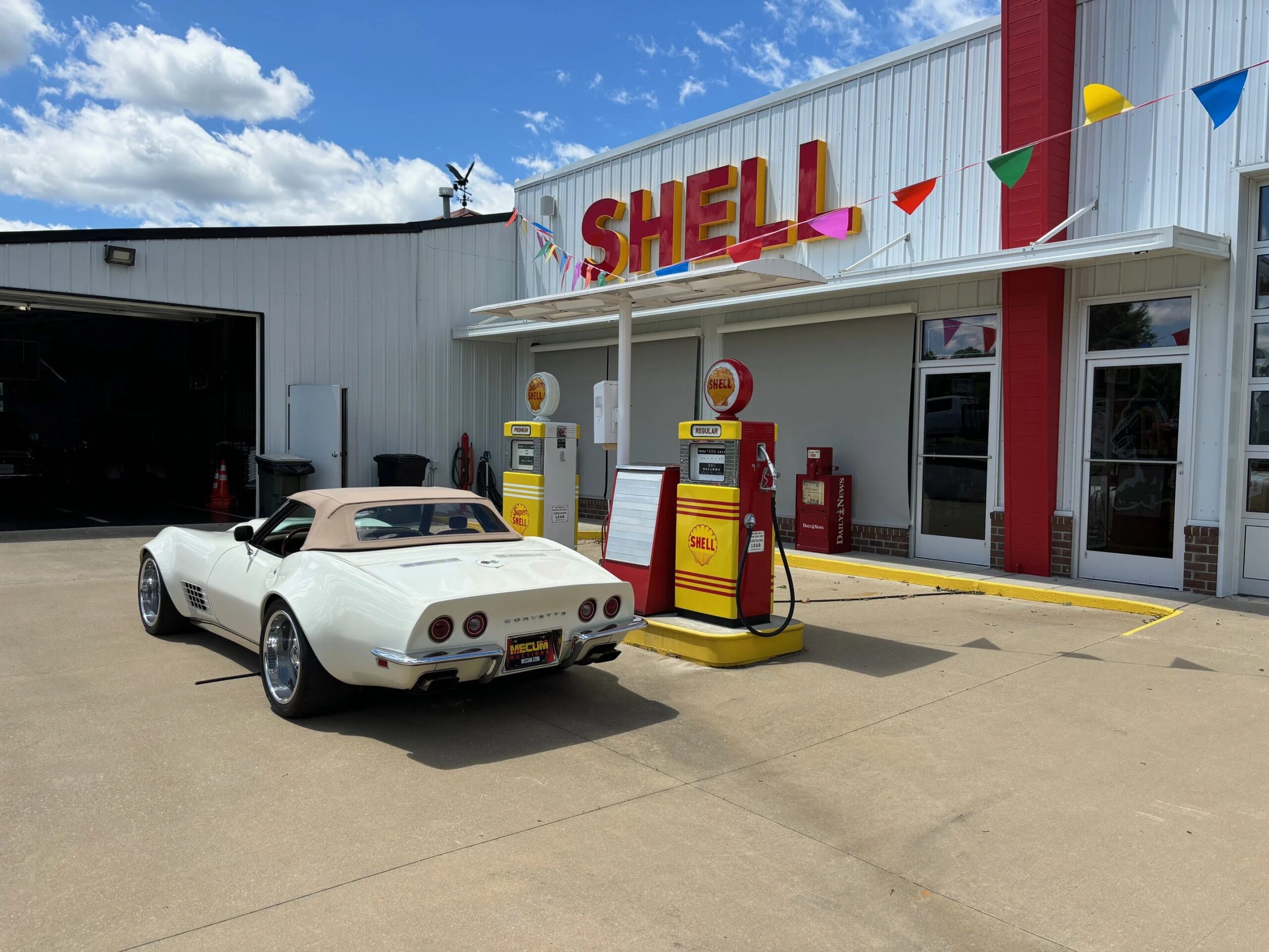 Chevrolet-Corvette-convertible-1972-White-Tan-72