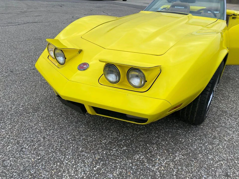 Chevrolet-Corvette-convertible-1974-Yellow-Brown-1