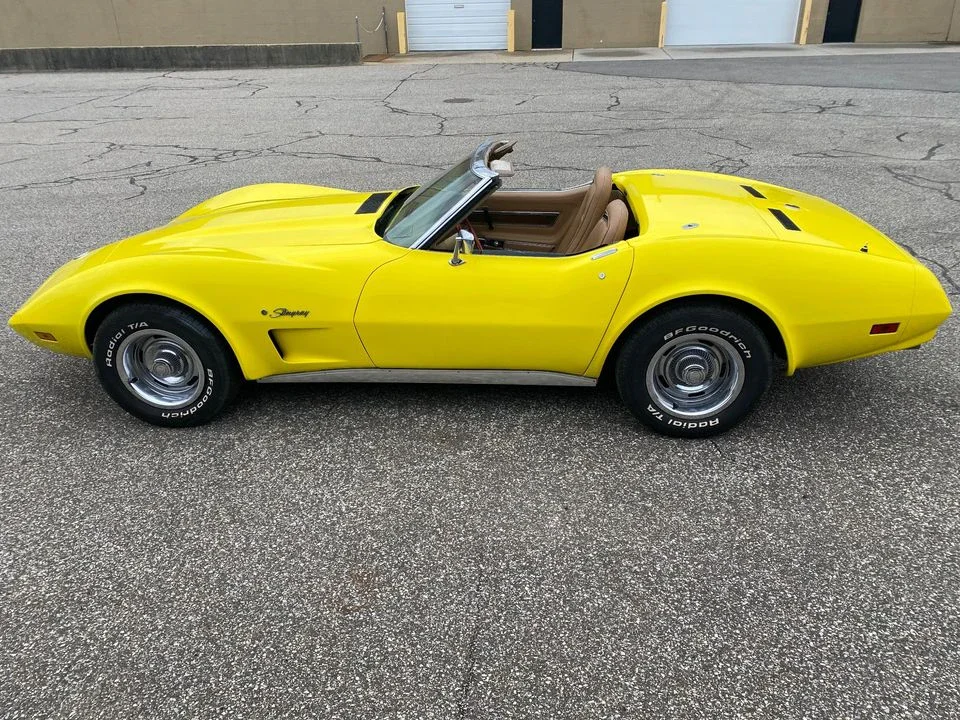 Chevrolet-Corvette-convertible-1974-Yellow-Brown-13