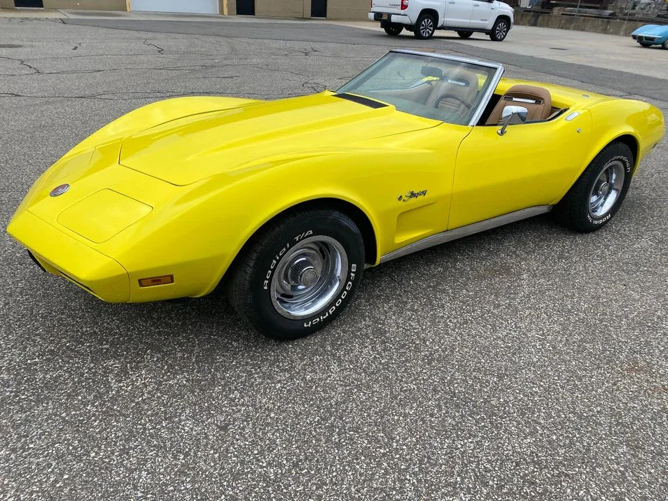Chevrolet-Corvette-convertible-1974-Yellow-Brown-14