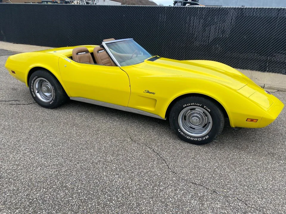 Chevrolet-Corvette-convertible-1974-Yellow-Brown-15