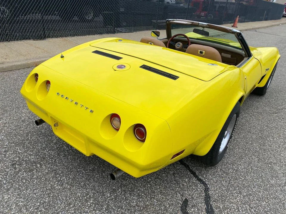 Chevrolet-Corvette-convertible-1974-Yellow-Brown-2