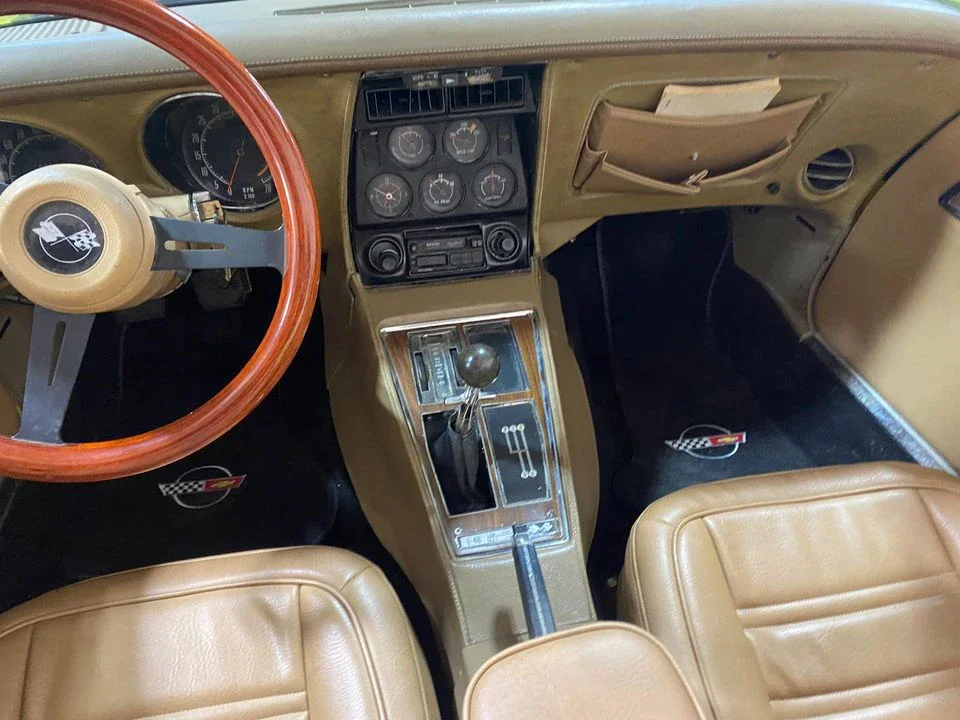 Chevrolet-Corvette-convertible-1974-Yellow-Brown-4
