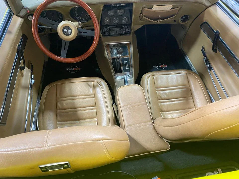 Chevrolet-Corvette-convertible-1974-Yellow-Brown-5