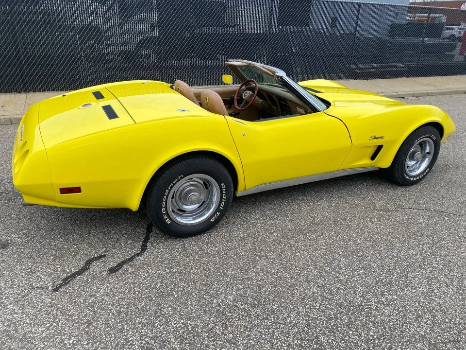 Chevrolet-Corvette-convertible-1974-Yellow-Brown