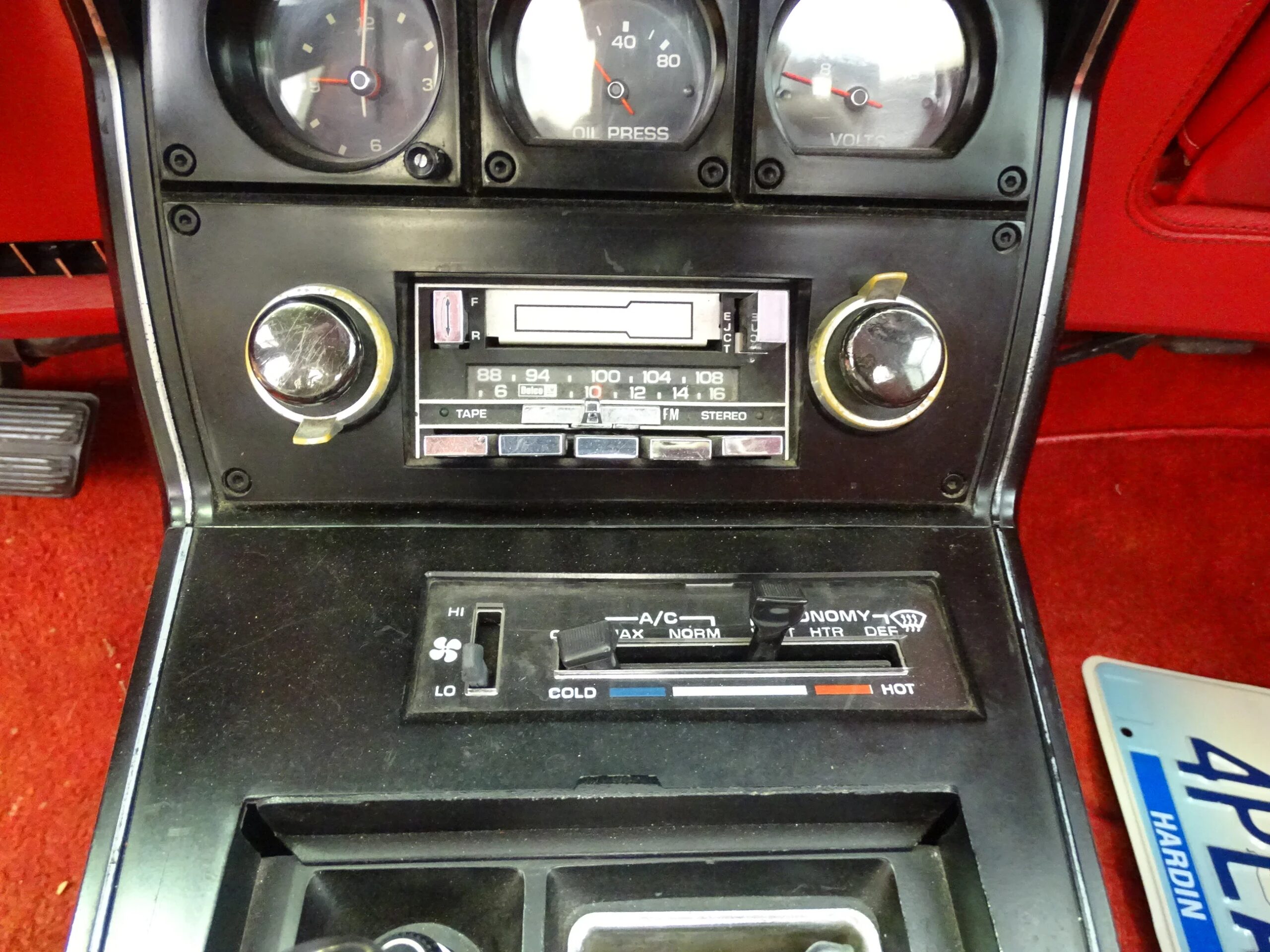 Chevrolet-Corvette-convertible-1977-White-Red-21