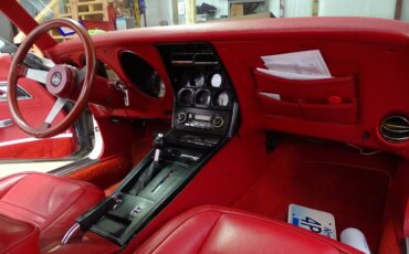 Chevrolet-Corvette-convertible-1977-White-Red-25