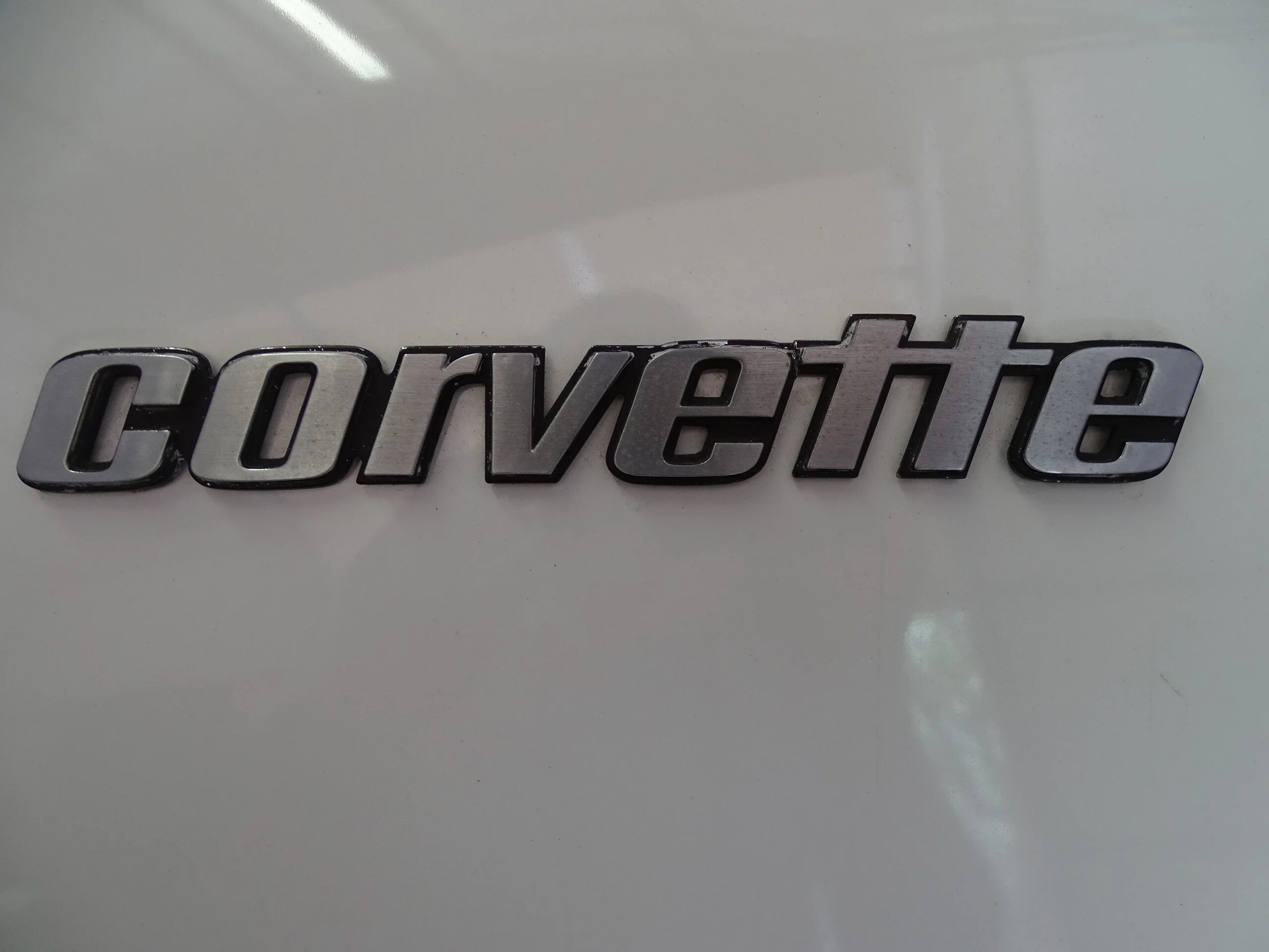 Chevrolet-Corvette-convertible-1977-White-Red-26