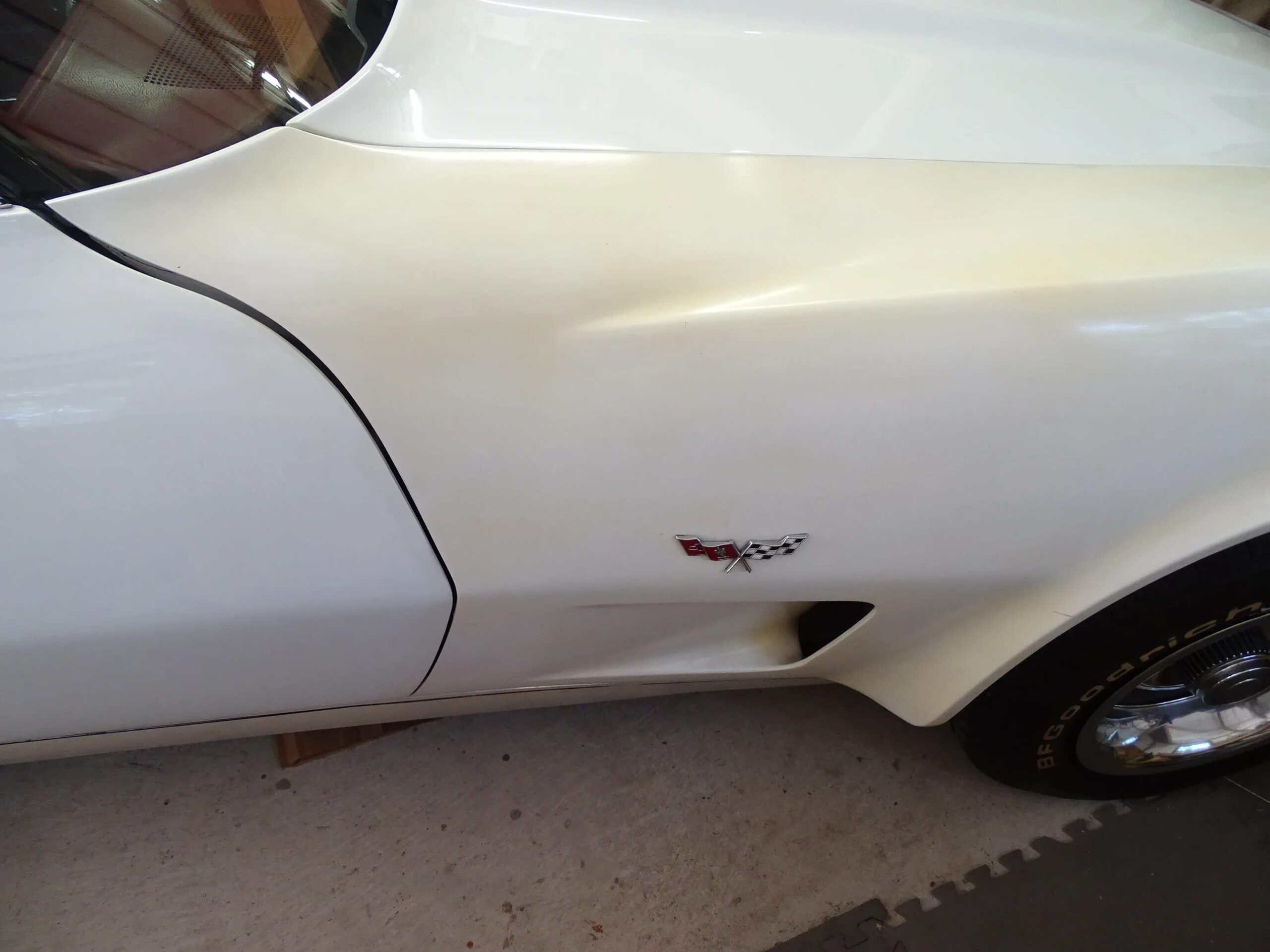 Chevrolet-Corvette-convertible-1977-White-Red-28
