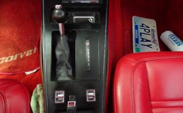 Chevrolet-Corvette-convertible-1977-White-Red-4