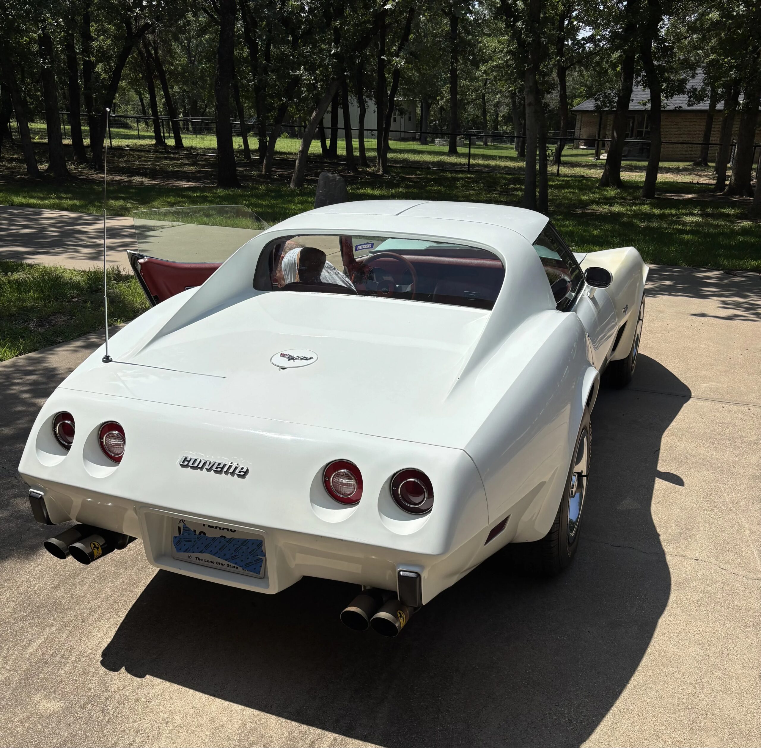 Chevrolet-Corvette-convertible-1977-White-Red-7
