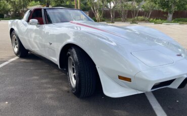Chevrolet-Corvette-convertible-1979-White-Red-1