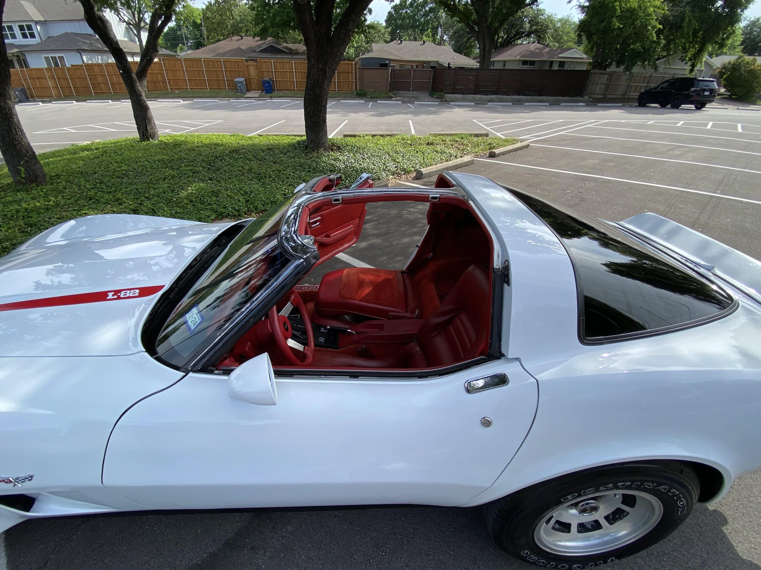 Chevrolet-Corvette-convertible-1979-White-Red-11