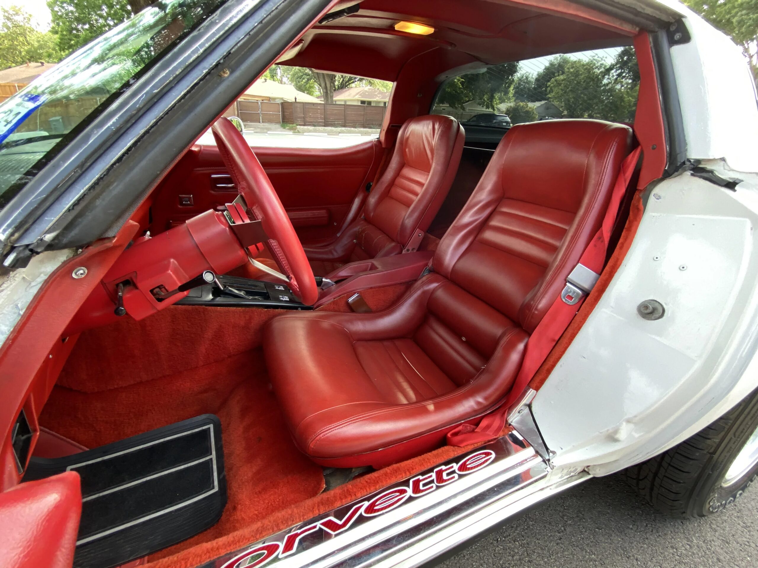 Chevrolet-Corvette-convertible-1979-White-Red-14