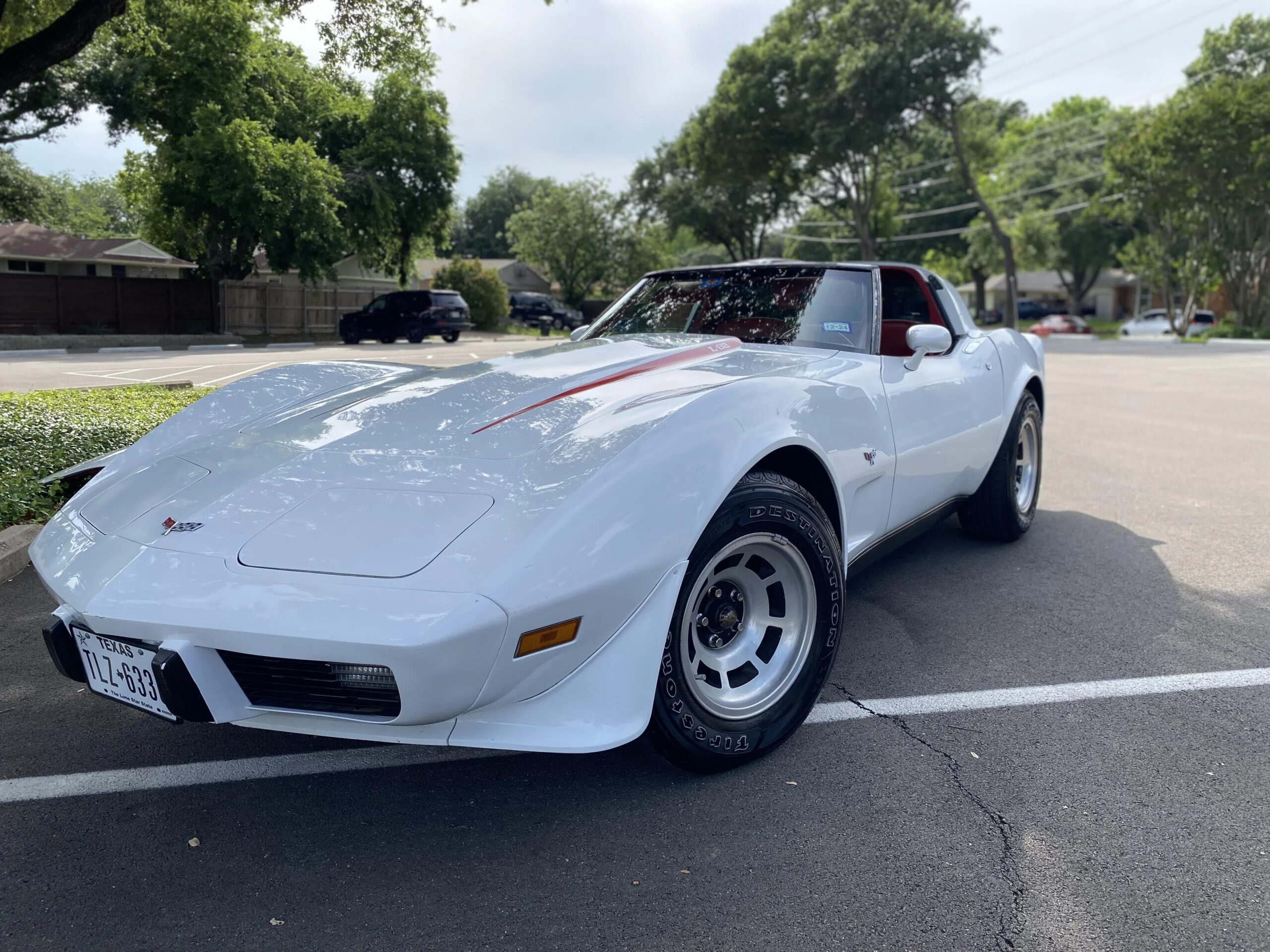Chevrolet-Corvette-convertible-1979-White-Red-15
