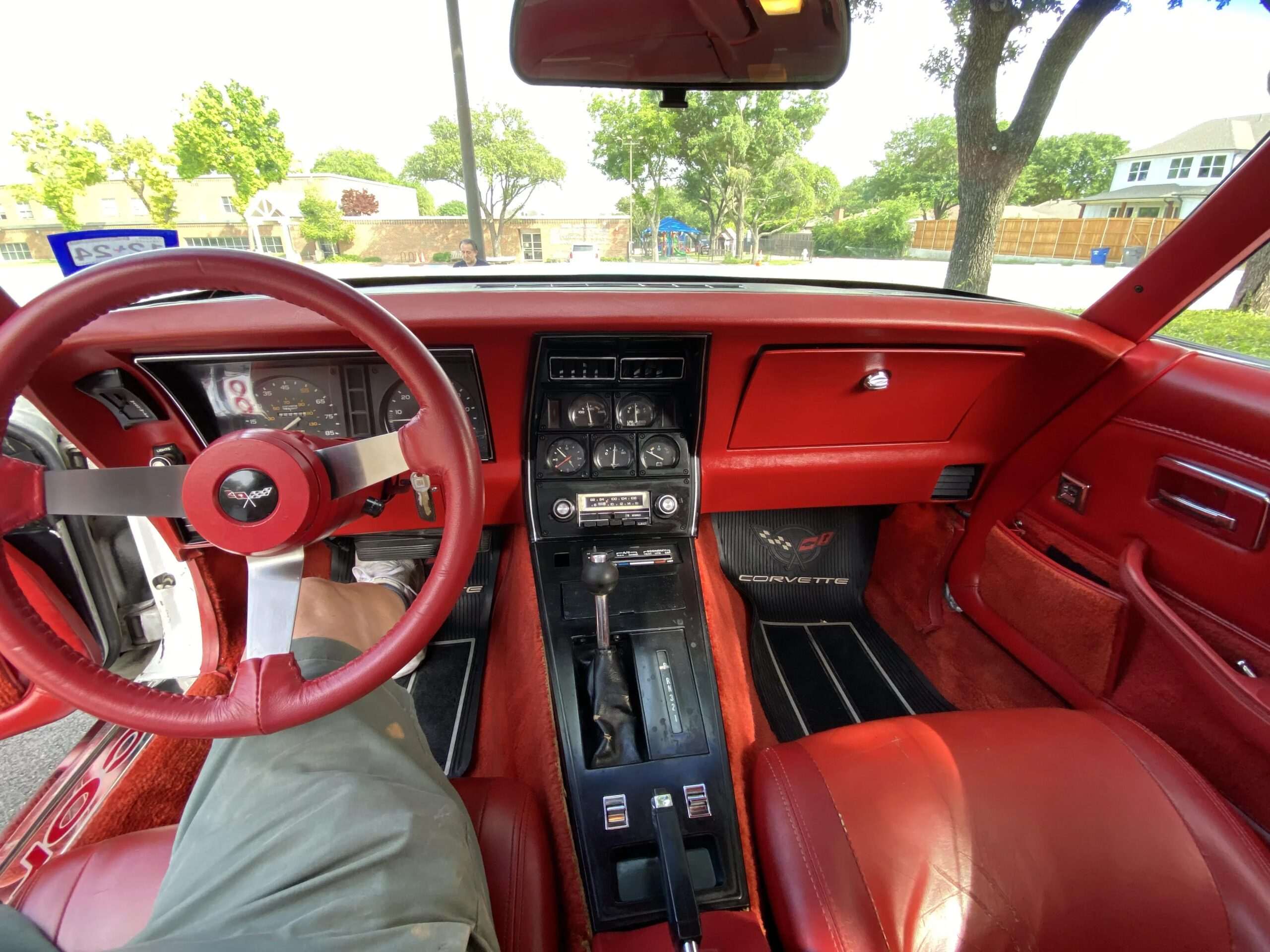 Chevrolet-Corvette-convertible-1979-White-Red-2
