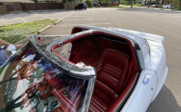 Chevrolet-Corvette-convertible-1979-White-Red-23