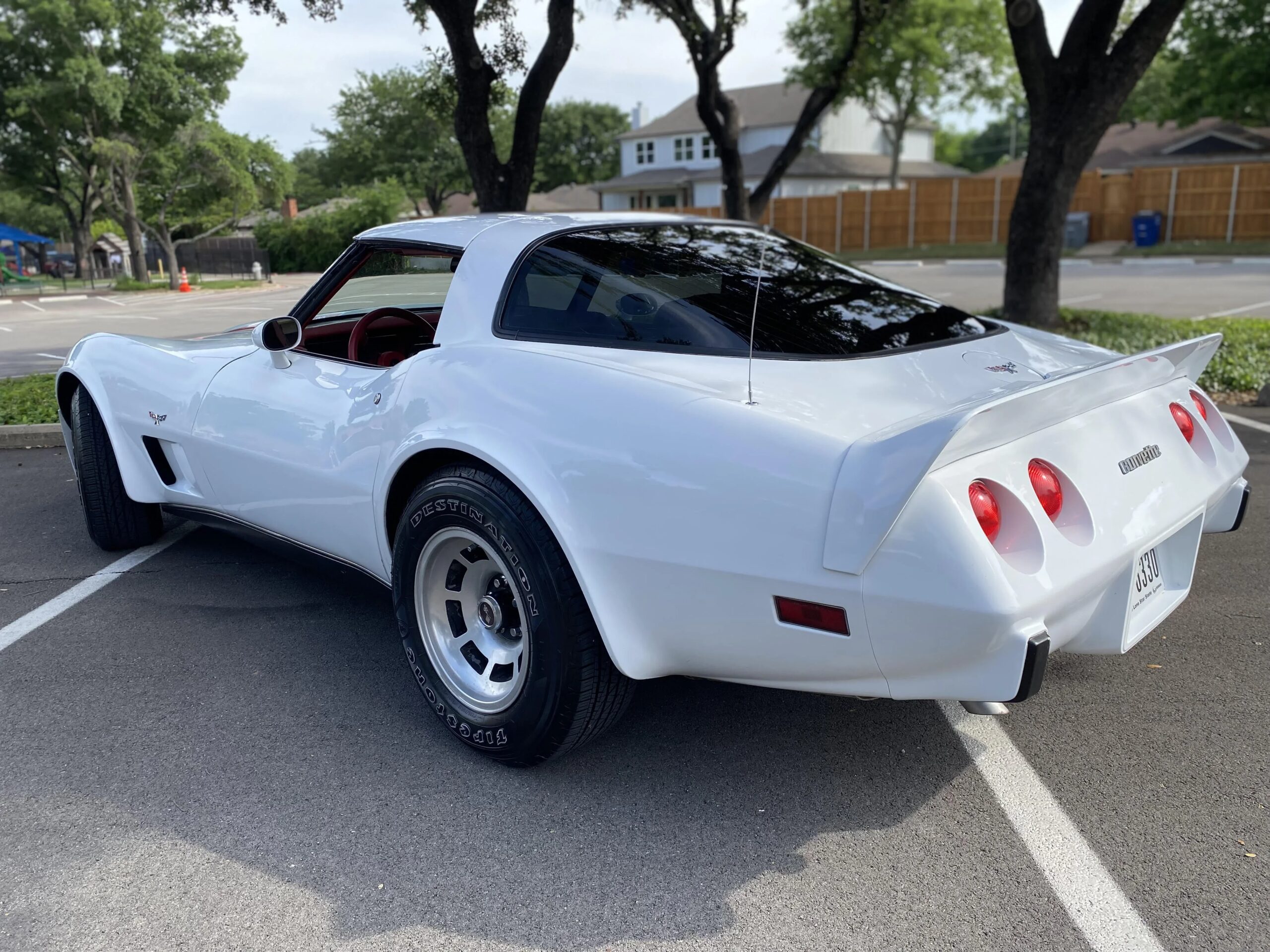 Chevrolet-Corvette-convertible-1979-White-Red-26
