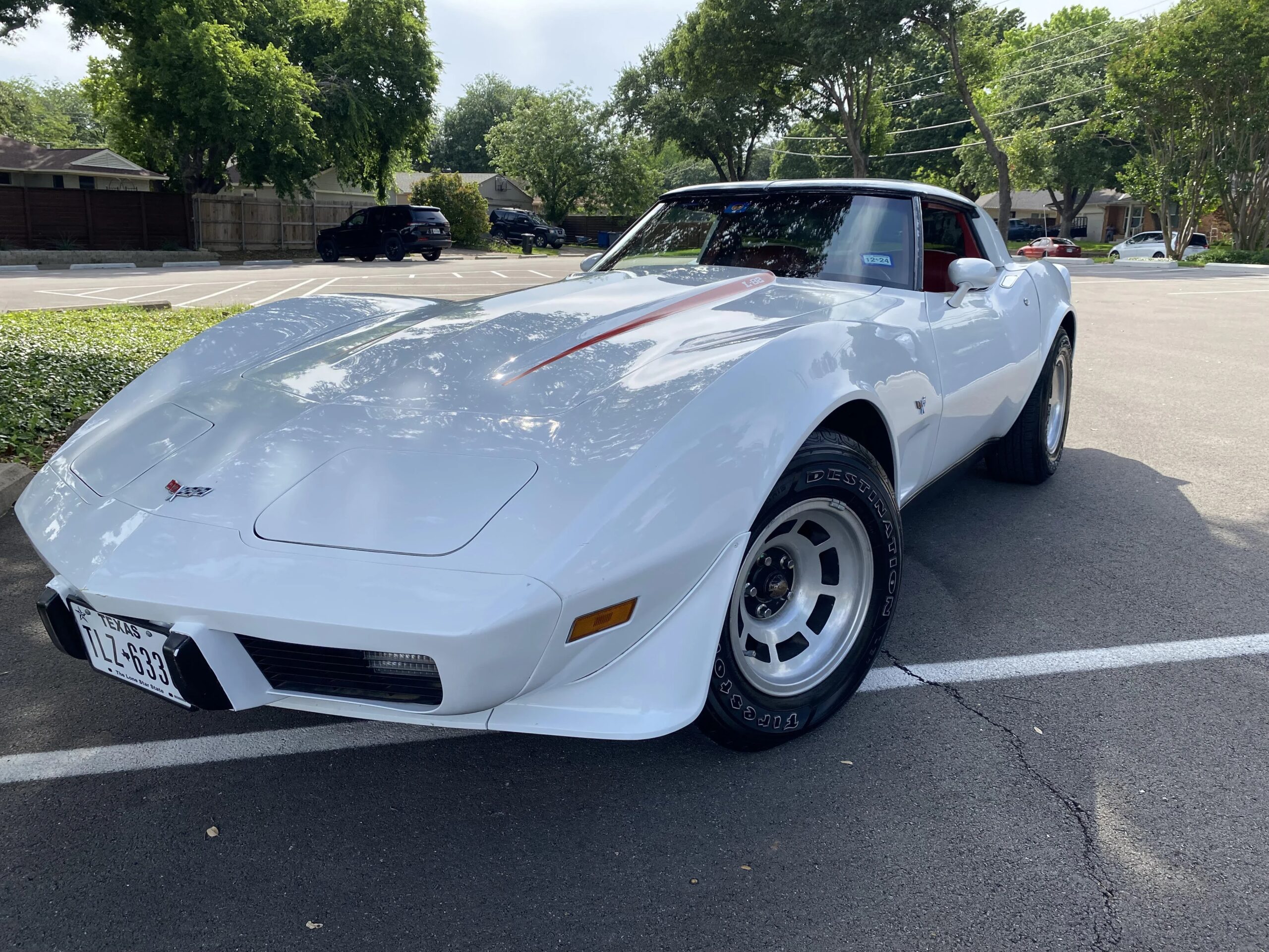 Chevrolet-Corvette-convertible-1979-White-Red-27