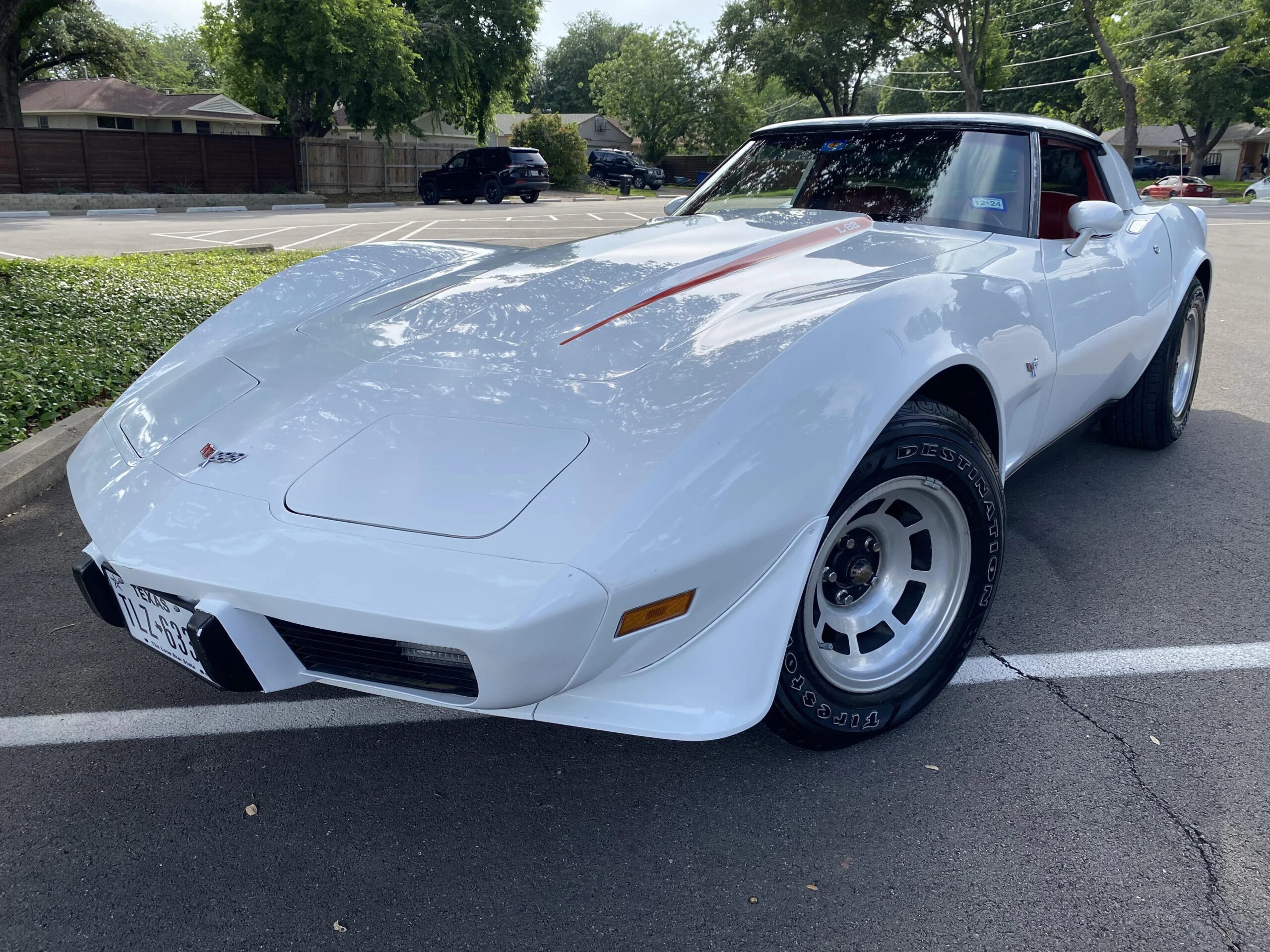 Chevrolet-Corvette-convertible-1979-White-Red-28