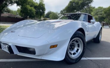 Chevrolet-Corvette-convertible-1979-White-Red-29