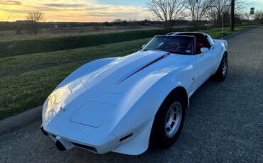 Chevrolet-Corvette-convertible-1979-White-Red