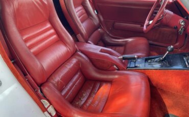 Chevrolet-Corvette-convertible-1979-White-Red-4