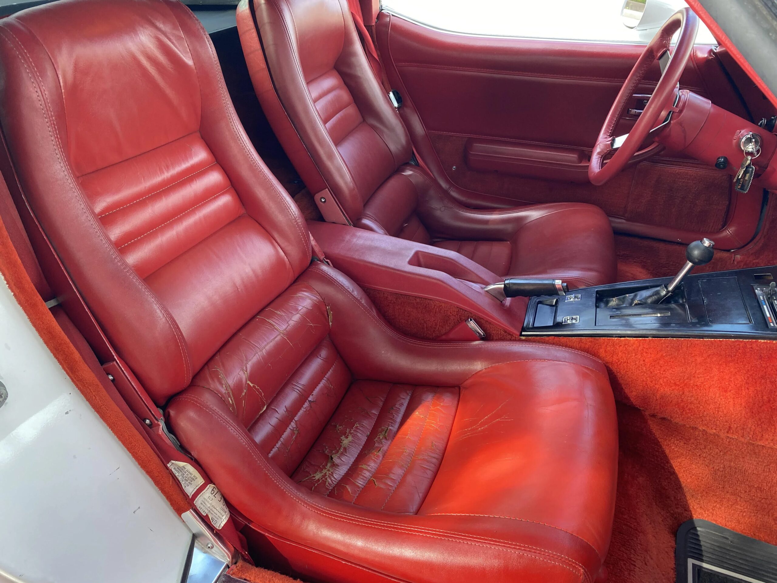 Chevrolet-Corvette-convertible-1979-White-Red-4