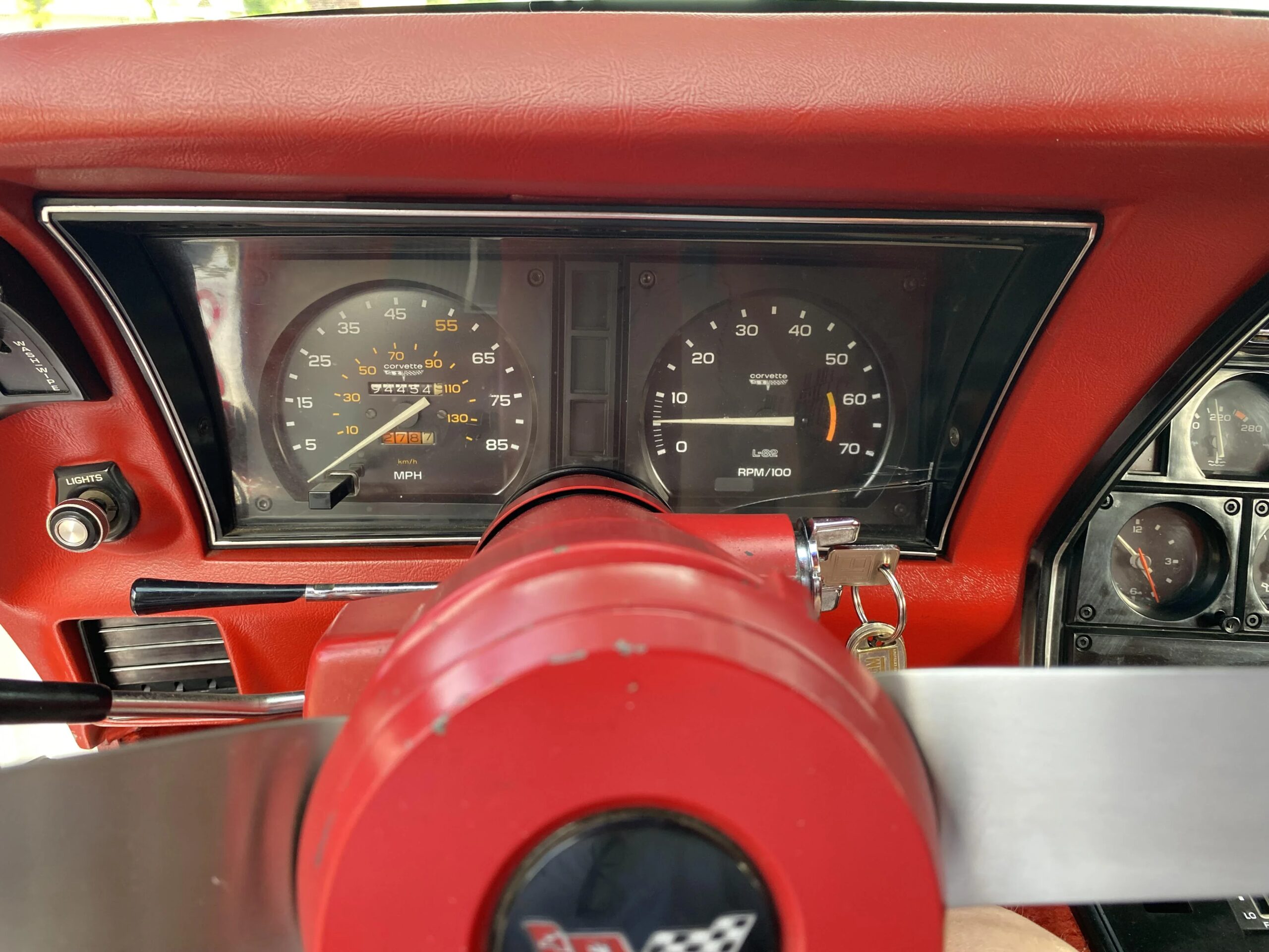 Chevrolet-Corvette-convertible-1979-White-Red-5