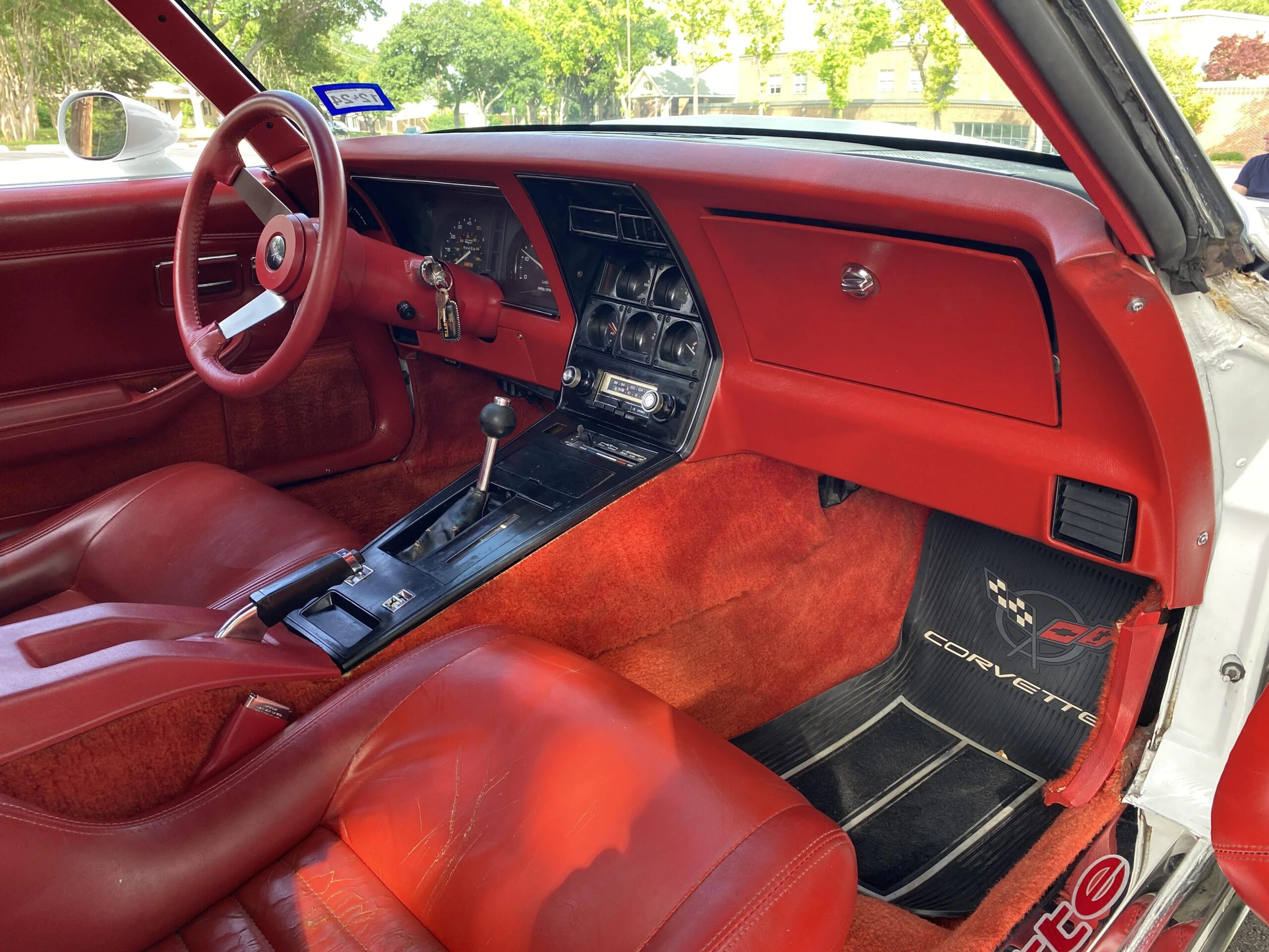 Chevrolet-Corvette-convertible-1979-White-Red-6