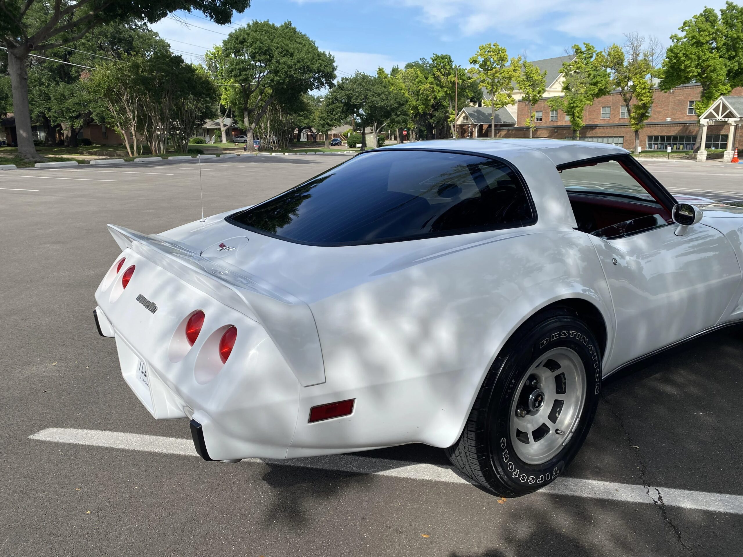 Chevrolet-Corvette-convertible-1979-White-Red-8