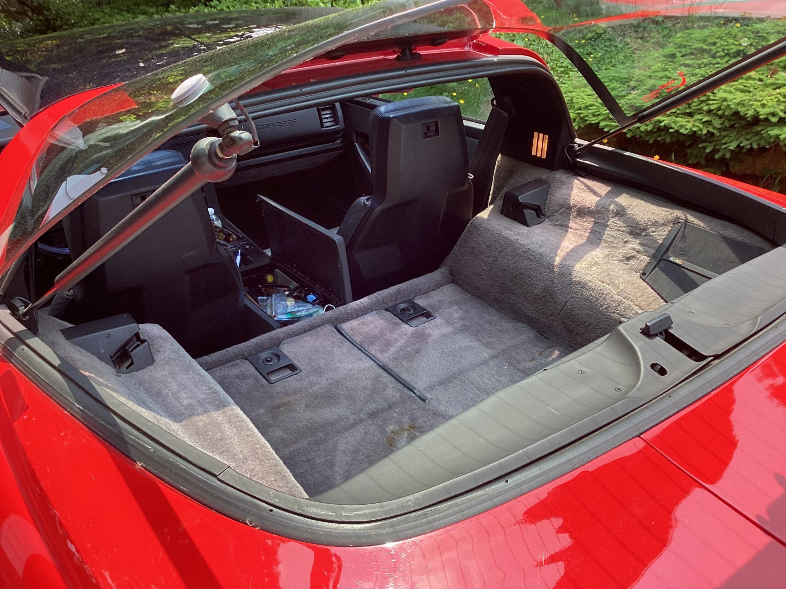 Chevrolet-Corvette-convertible-1985-Red-Black-10