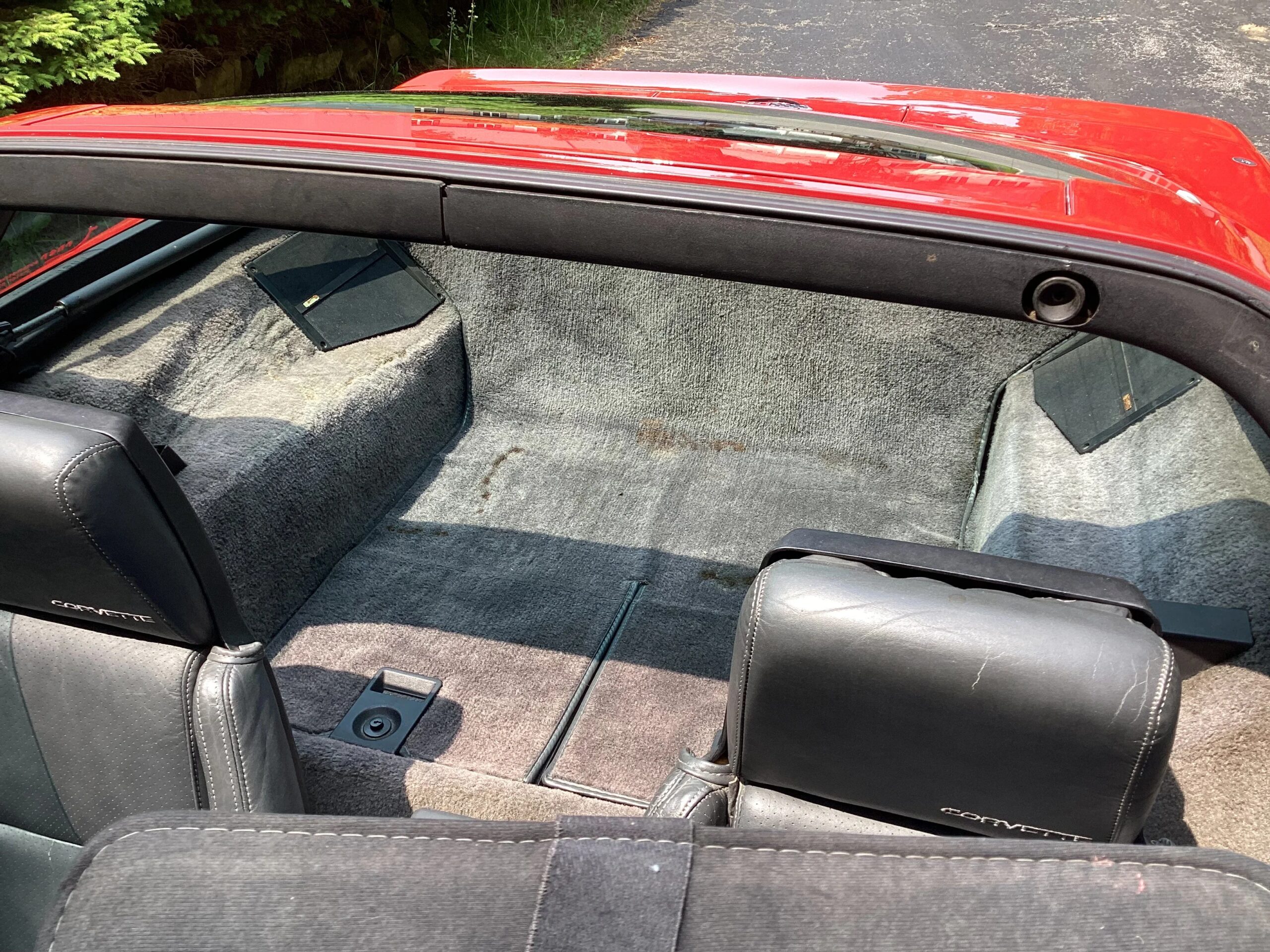 Chevrolet-Corvette-convertible-1985-Red-Black-2