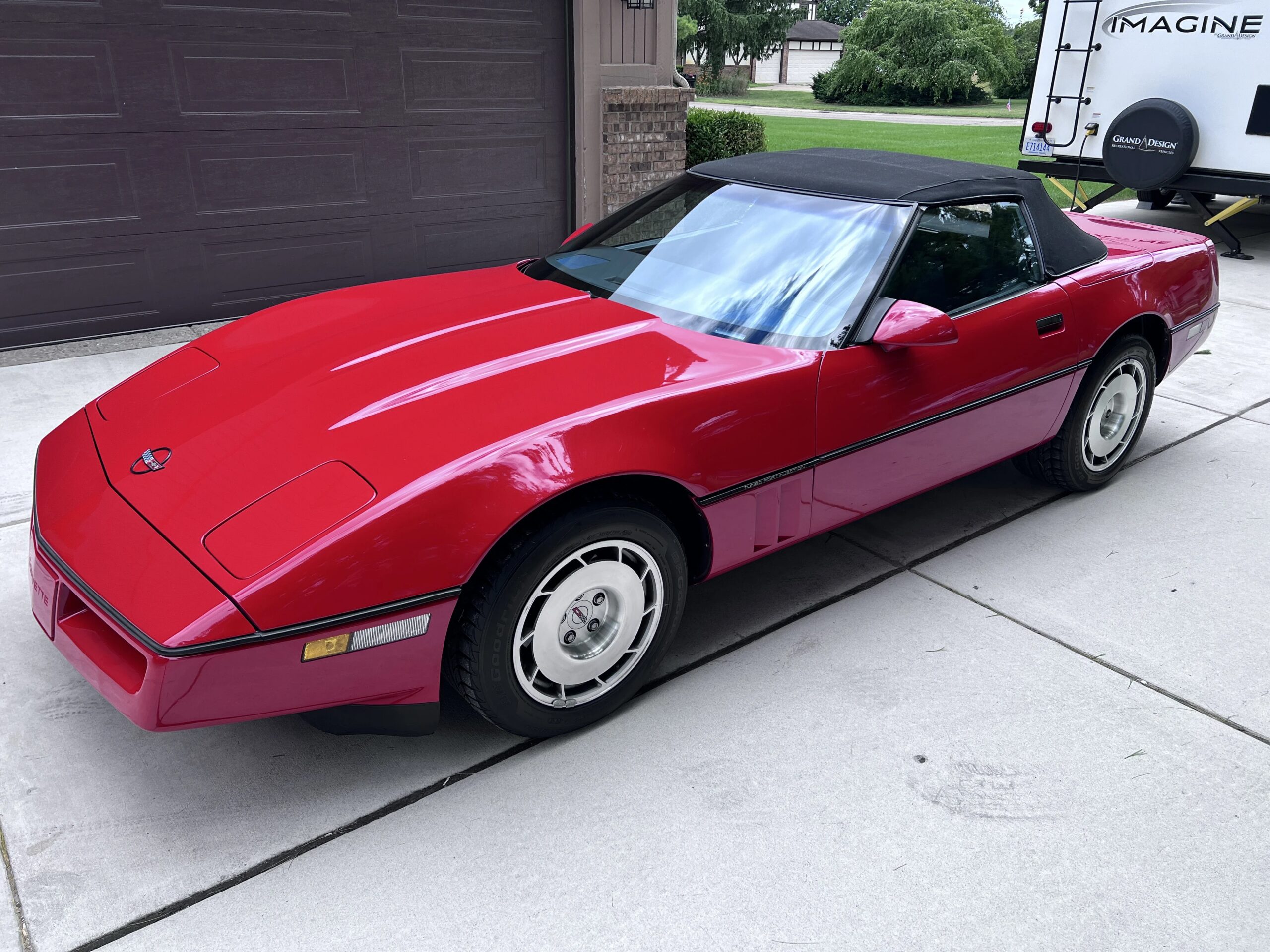 Chevrolet-Corvette-convertible-1986-Red-Black-1