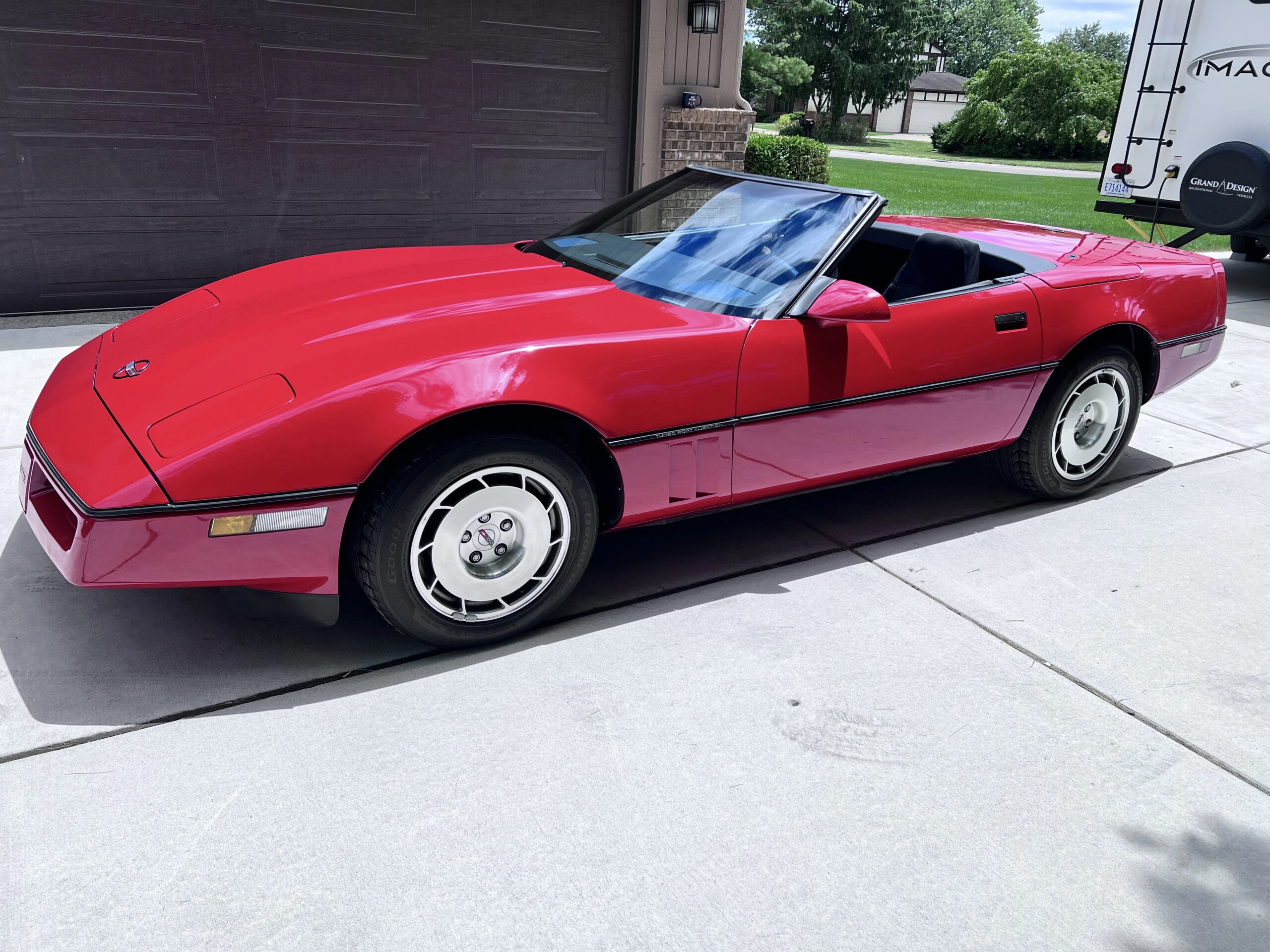 Chevrolet-Corvette-convertible-1986-Red-Black-15