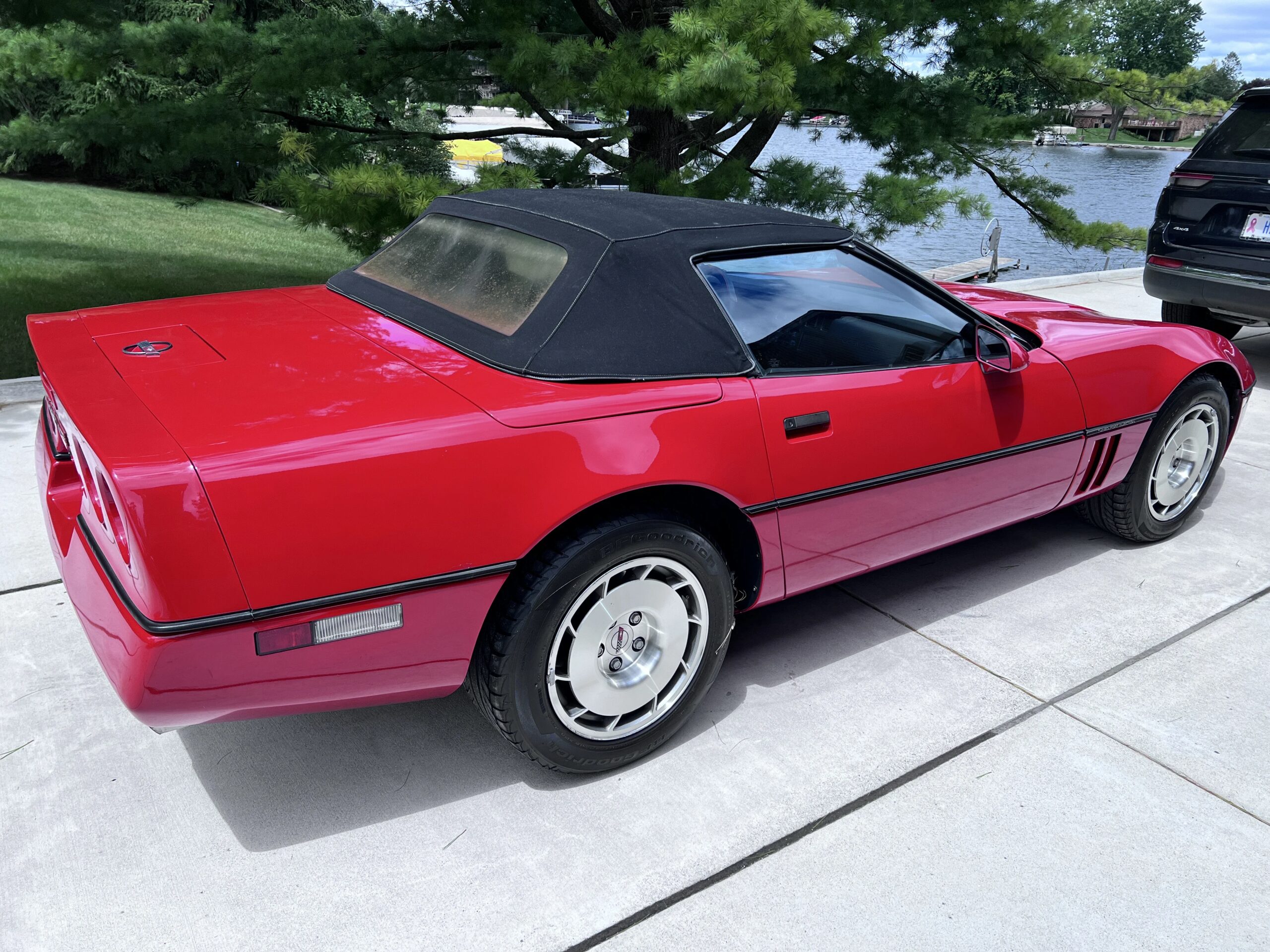 Chevrolet-Corvette-convertible-1986-Red-Black