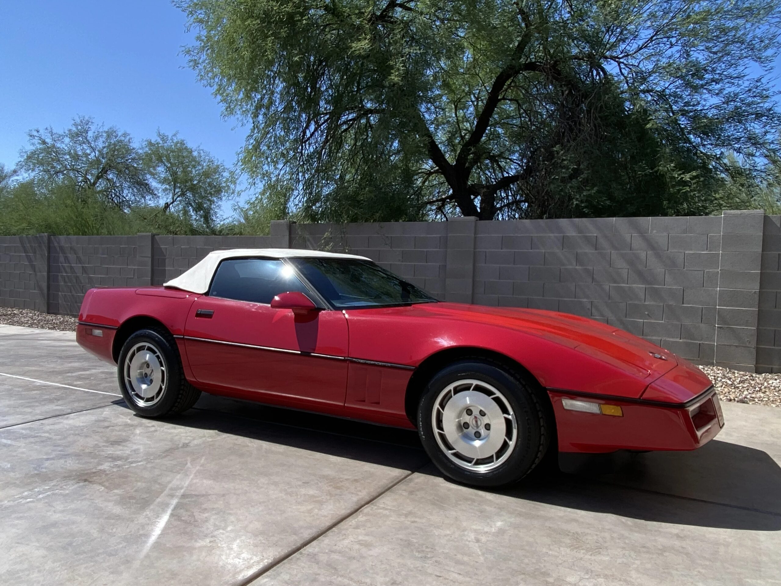 Chevrolet-Corvette-convertible-1986-Red-Red
