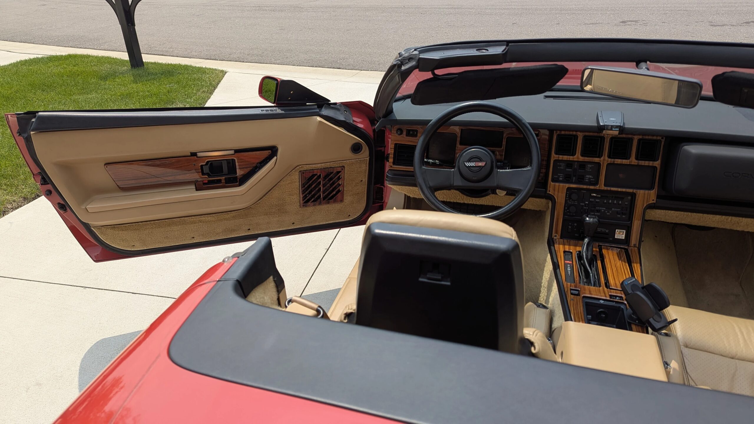 Chevrolet-Corvette-convertible-1986-Red-Tan-2