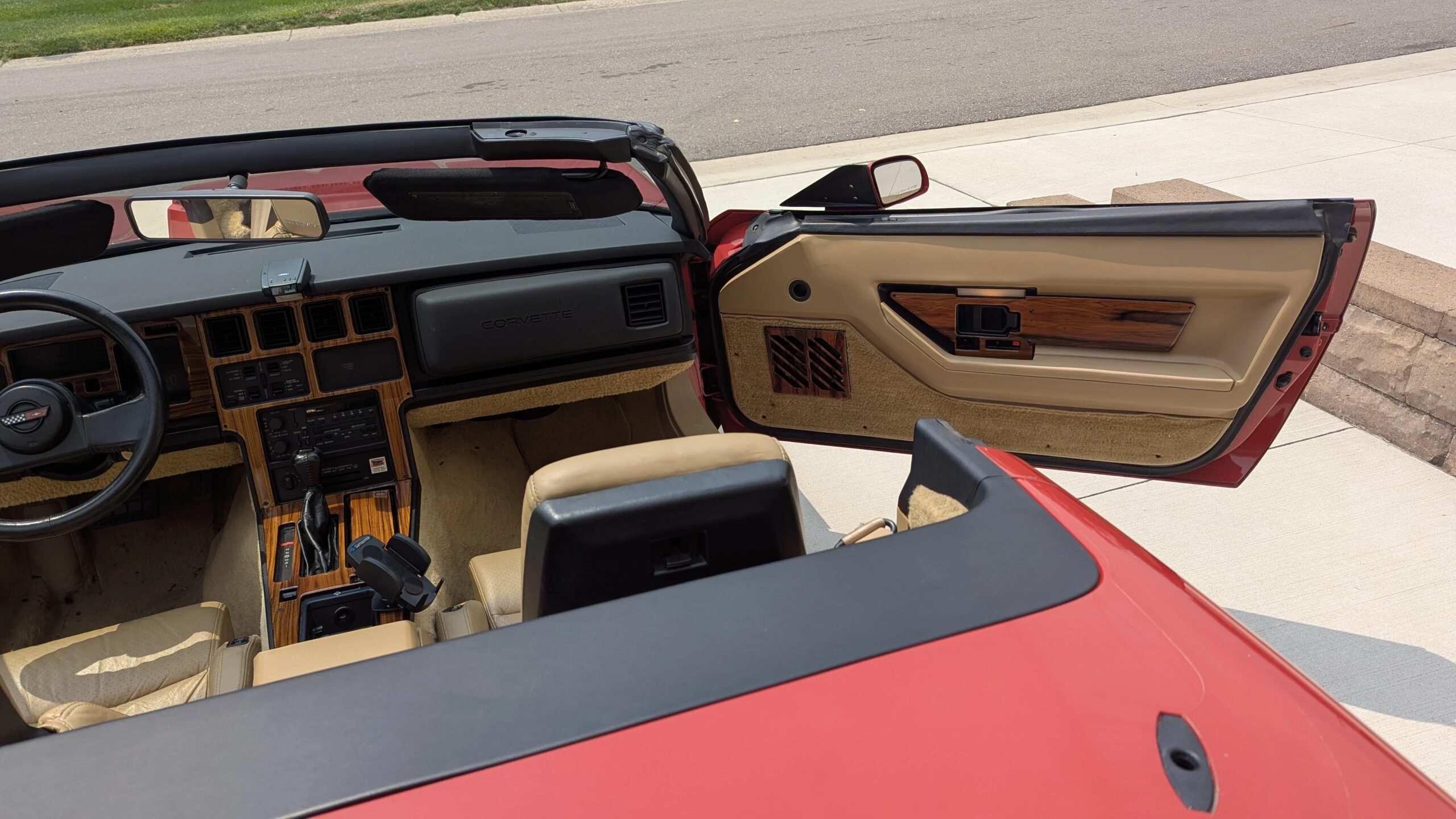 Chevrolet-Corvette-convertible-1986-Red-Tan-3