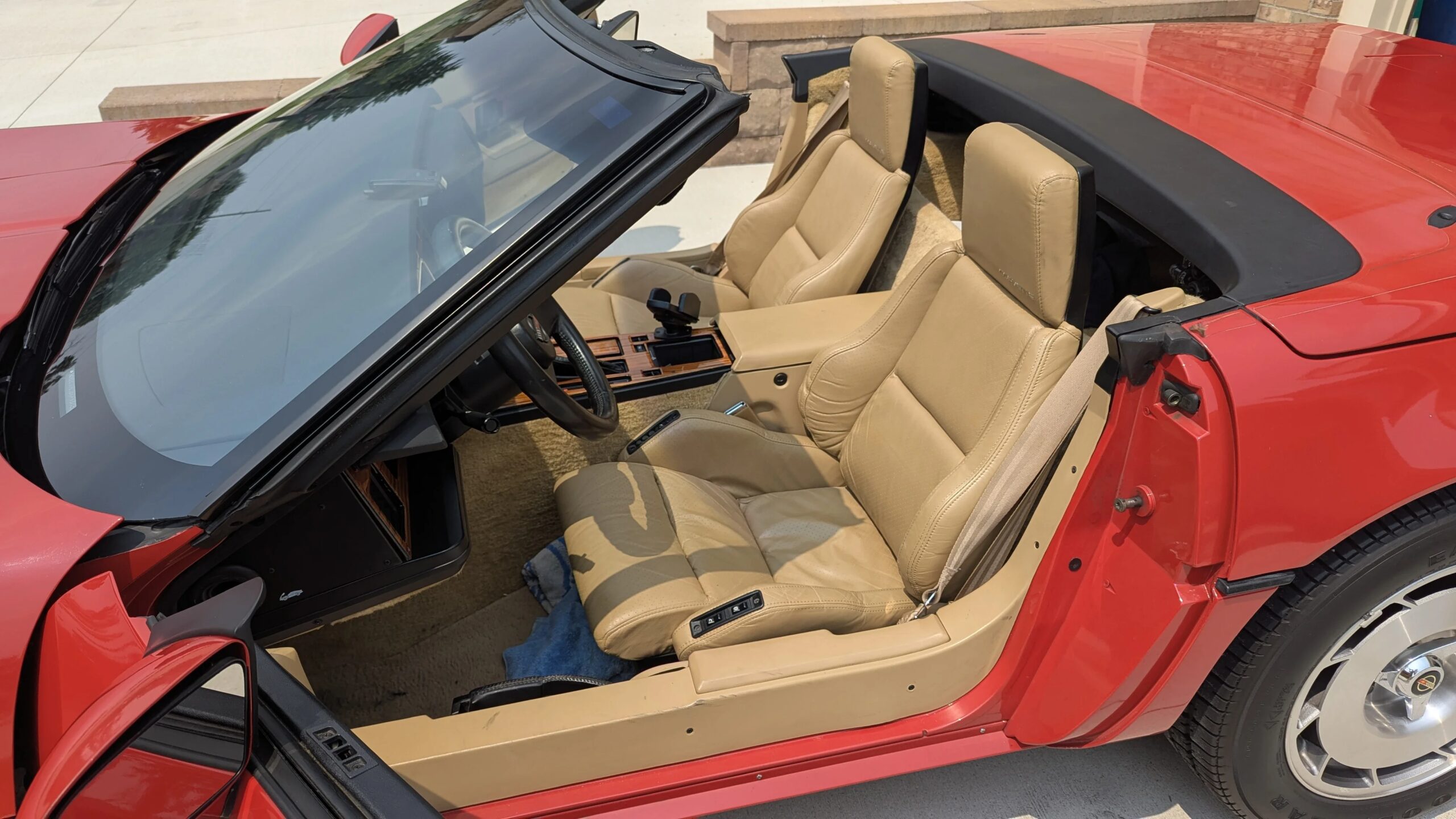 Chevrolet-Corvette-convertible-1986-Red-Tan-4