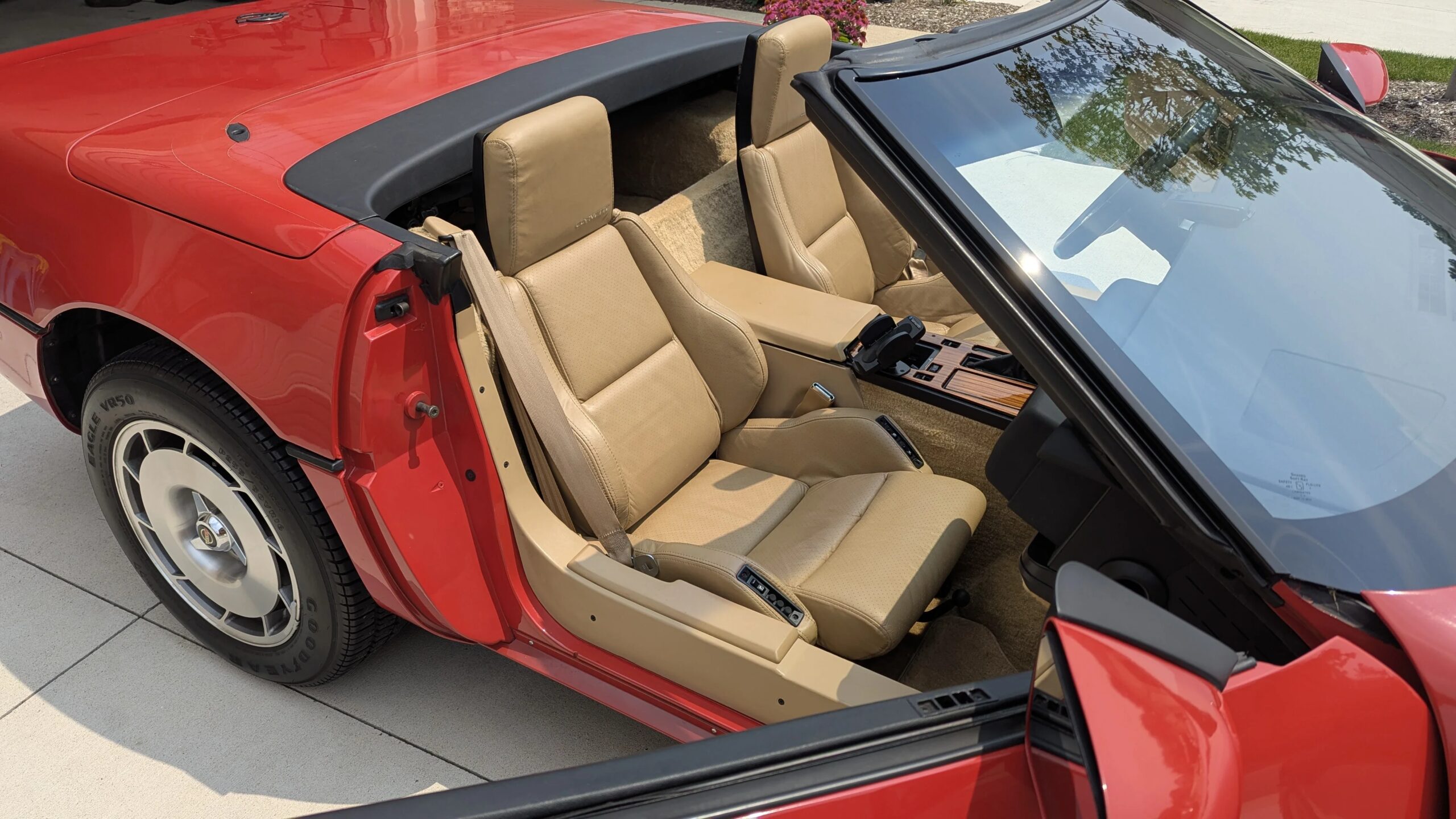 Chevrolet-Corvette-convertible-1986-Red-Tan-5