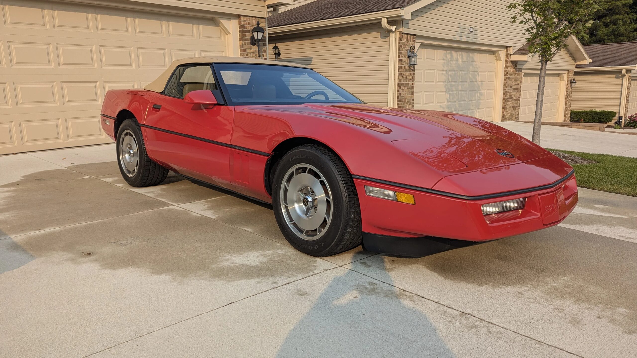 Chevrolet-Corvette-convertible-1986-Red-Tan