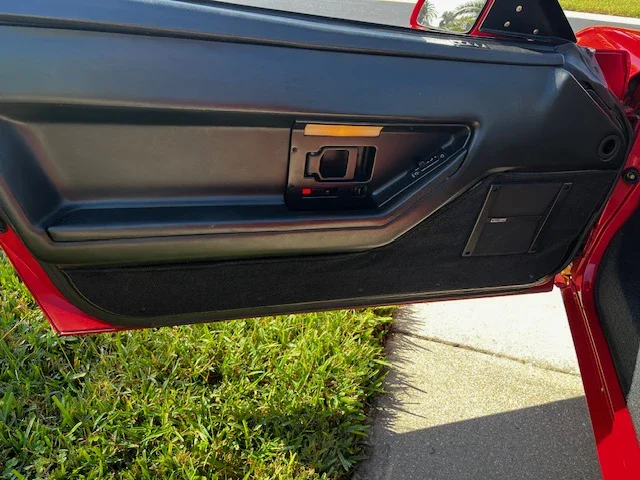 Chevrolet-Corvette-convertible-1988-Red-Black-9