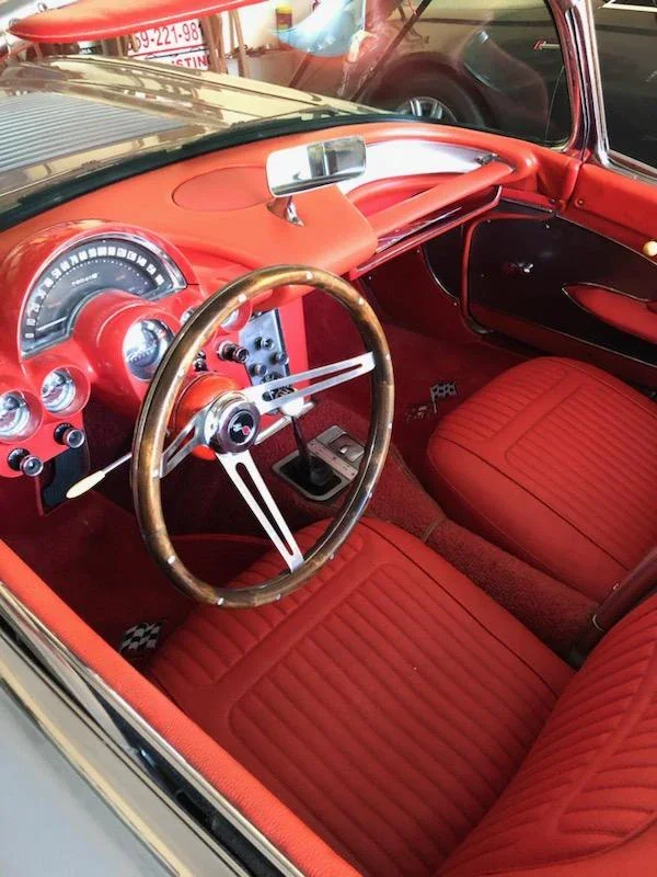 Chevrolet-Corvette-coupe-1958-Gray-Red-1