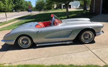 Chevrolet-Corvette-coupe-1958-Gray-Red-2