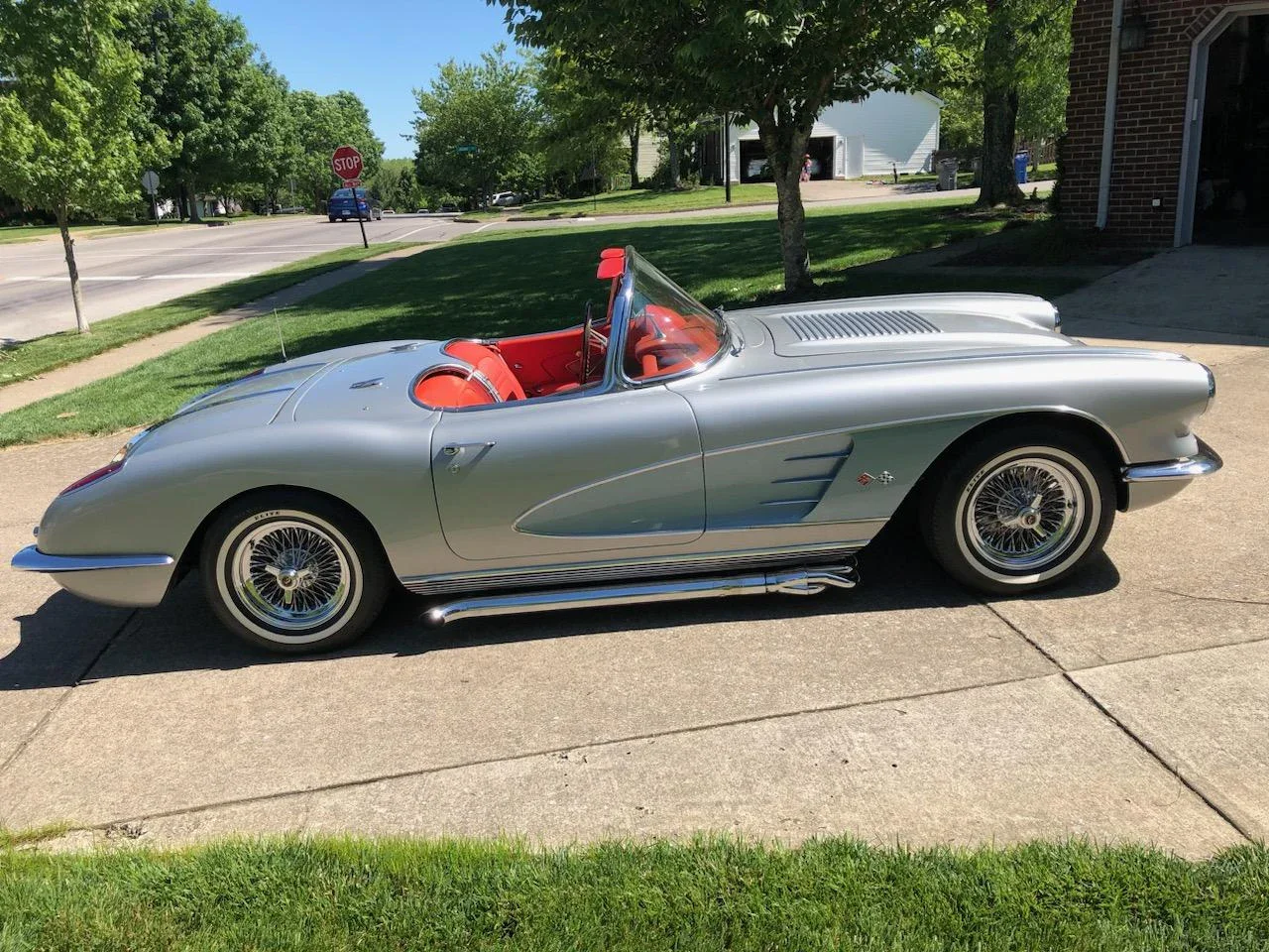 Chevrolet-Corvette-coupe-1958-Gray-Red-2