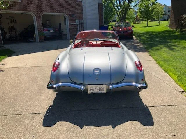 Chevrolet-Corvette-coupe-1958-Gray-Red-3
