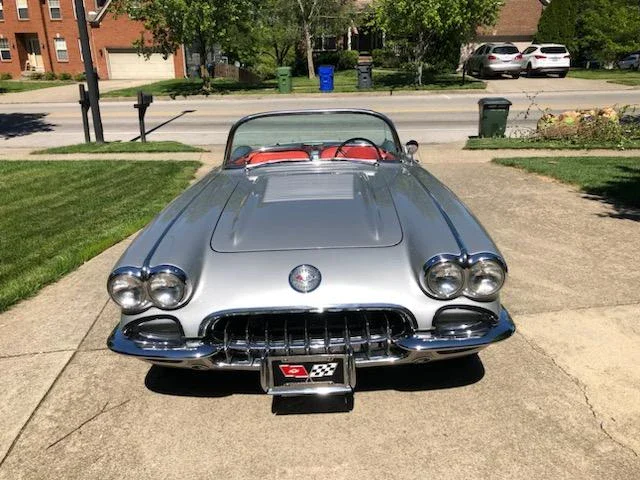 Chevrolet-Corvette-coupe-1958-Gray-Red