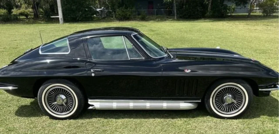 Chevrolet-Corvette-coupe-1966-Black-Black-10